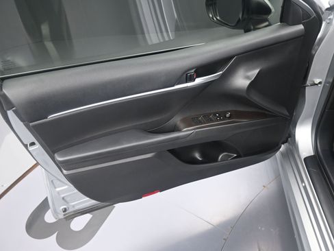 Used 2024 Toyota Camry SE image 13