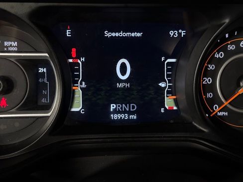 Used 2025 Jeep Wrangler Rubicon image 16