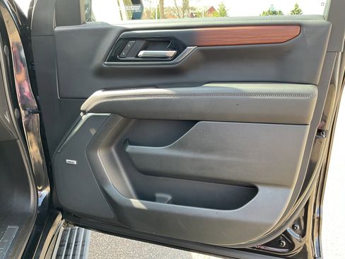Used 2025 GMC Yukon Denali w/ Sun & Power Step Package AWD/4WD image 14