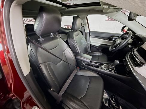 Used 2022 Jeep Compass Limited w/ Sun and Sound Group image 32