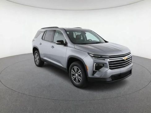 Used 2025 Chevrolet Traverse LT AWD/4WD image 1