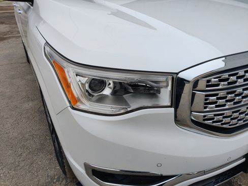 Used 2018 GMC Acadia Denali w/ Technology Package image 4