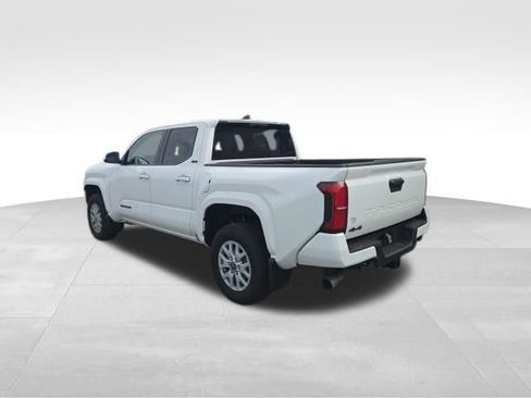 Used 2025 Toyota Tacoma SR5 AWD/4WD image 6