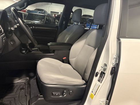 Used 2023 Lexus GX 460 w/ Black Line Special Edition AWD/4WD image 9