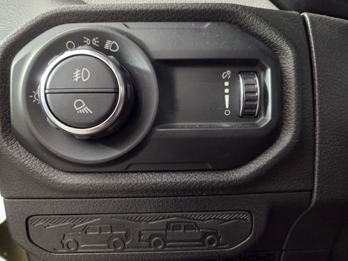 Certified 2025 Jeep Gladiator Sport image 21