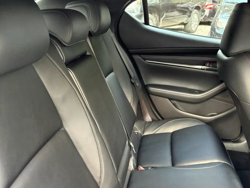Used 2019 MAZDA MAZDA3 Hatchback w/ Preferred Package FWD image 34