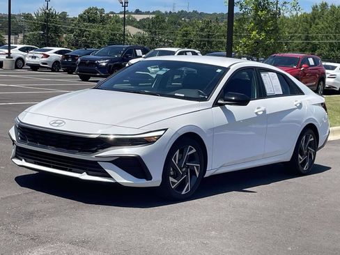 Certified 2025 Hyundai Elantra Sport FWD image 7