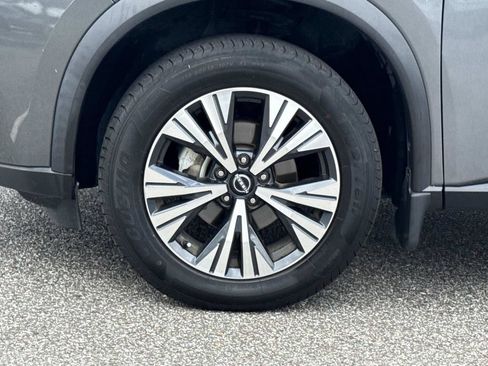 Certified 2022 Nissan Rogue SV FWD image 11