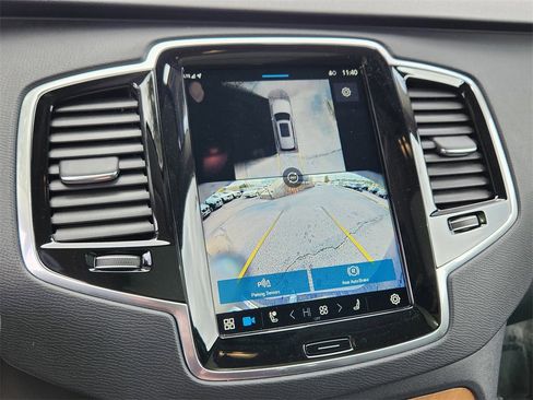 Used 2025 Volvo XC90 B6 Plus image 13