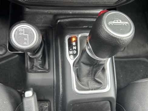 Used 2022 Jeep Gladiator Sport AWD/4WD image 24
