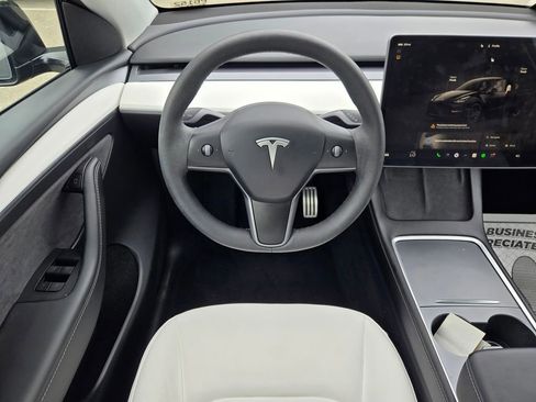 Used 2023 Tesla Model Y Performance AWD/4WD image 13