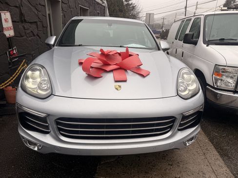 Used 2016 Porsche Cayenne image 3