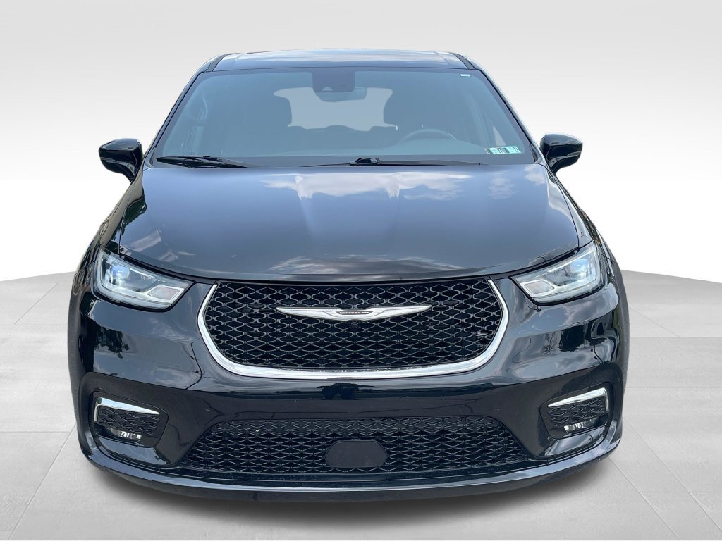 Used 2024 Chrysler Pacifica Touring FWD image 2
