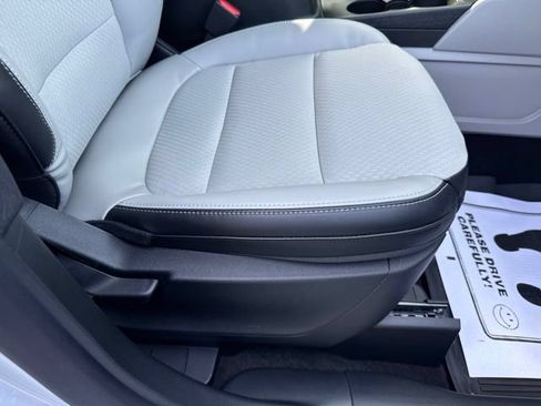Certified 2025 Ford Escape SE FWD image 16