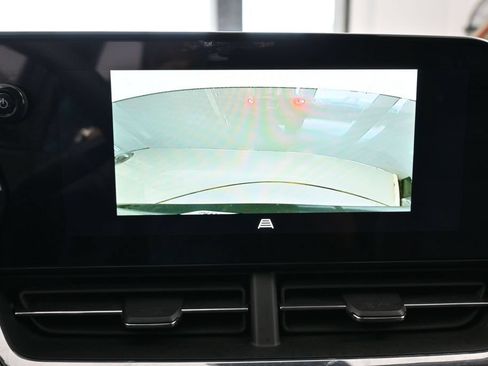 Used 2025 Chevrolet Trax LT FWD image 19