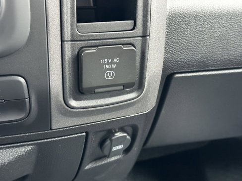 Used 2023 RAM 1500 4x4 Crew Cab Classic w/ Chrome Appearance Group image 23