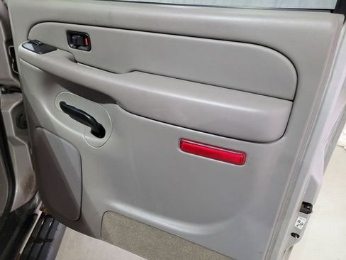 Used 2005 Chevrolet Suburban LS w/ Preferred Equipment Group image 38