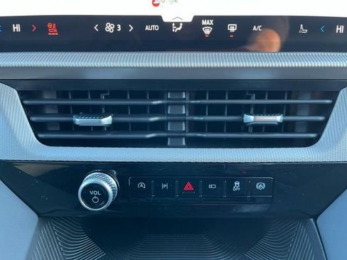 Used 2025 Ford Explorer Active w/ Active Comfort Package image 21