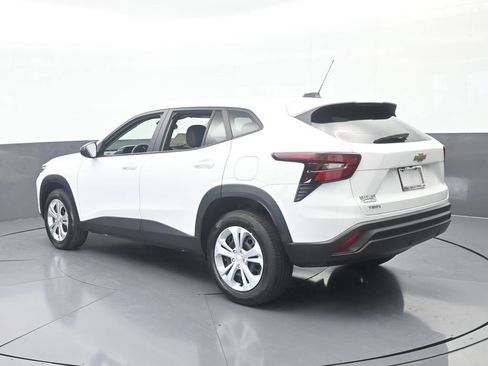 Used 2025 Chevrolet Trax LS FWD image 4
