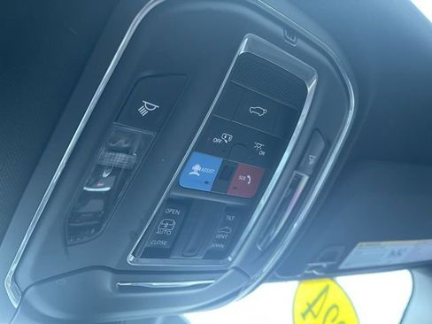 Used 2024 Jeep Grand Cherokee Altitude image 34