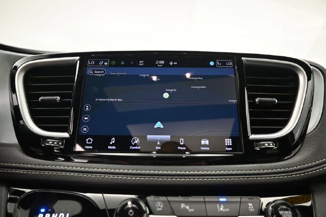 Used 2025 Chrysler Pacifica Limited FWD image 16