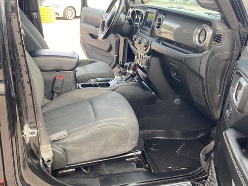 Used 2019 Jeep Wrangler Unlimited Sahara image 21