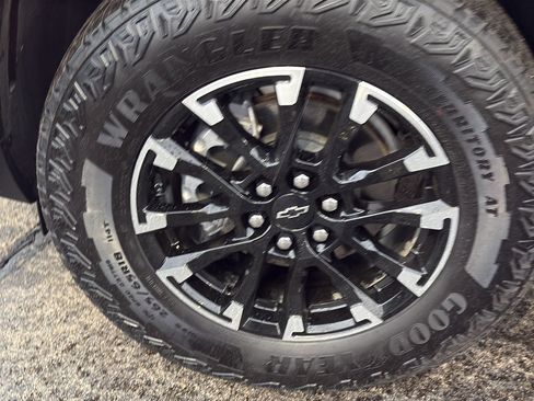 Used 2025 Chevrolet Traverse Z71 w/ Enhanced Driving Package image 8