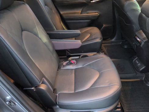 Used 2023 Toyota Highlander Platinum image 20