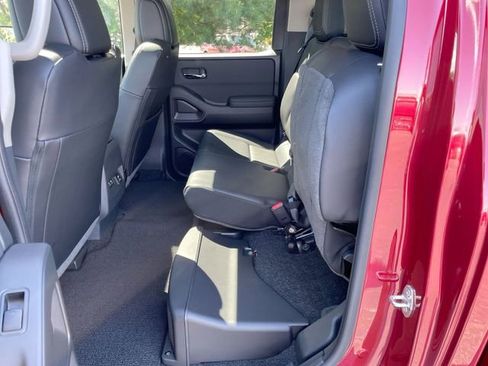Used 2024 Nissan Frontier SL w/ Technology Package RWD image 17