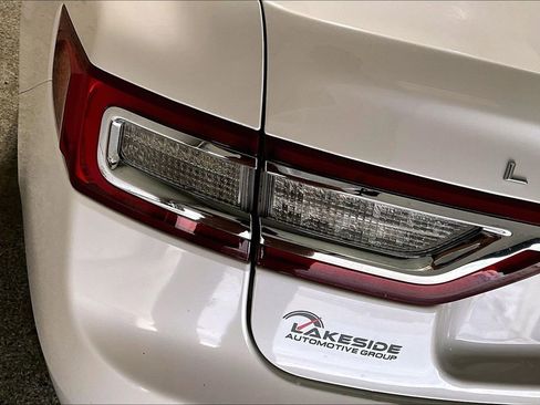 Used 2019 Lincoln Continental Select w/ Continental Climate Package image 23