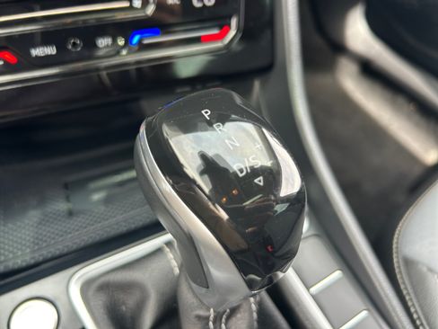 Used 2025 Volkswagen Jetta SE w/ Sunroof Package FWD image 15