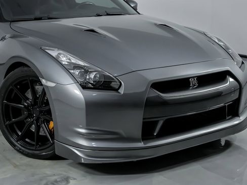 Used 2010 Nissan GT-R Premium image 3