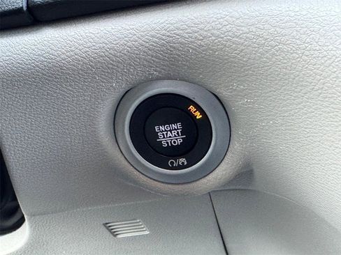 Used 2024 Chrysler Pacifica Touring-L image 21