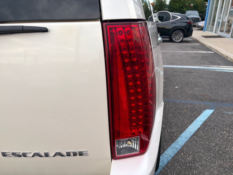 Used 2010 Cadillac Escalade 4WD Hybrid image 42