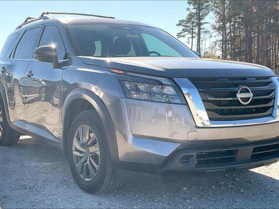 Used 2024 Nissan Pathfinder SV