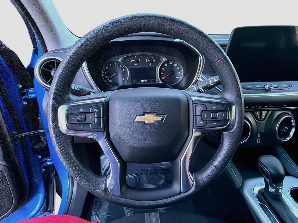 Used 2025 Chevrolet Blazer LT FWD image 11