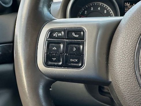 Used 2011 Jeep Grand Cherokee Laredo image 17