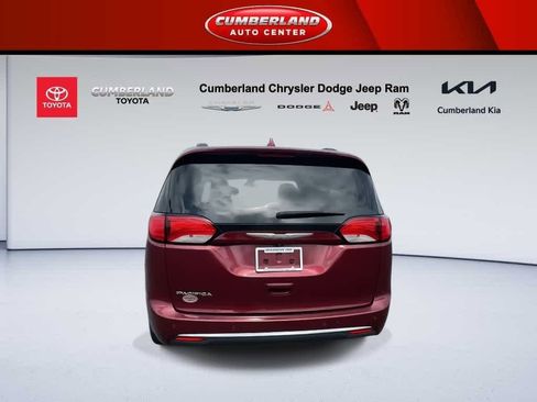 Used 2017 Chrysler Pacifica Touring-L image 7