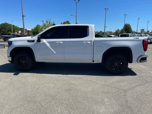 Used 2024 GMC Sierra 1500 SLE w/ X31 Off-Road Package AWD/4WD image 8