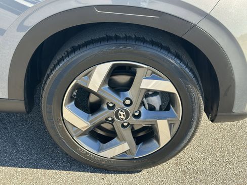 Used 2023 Hyundai Venue SEL image 15