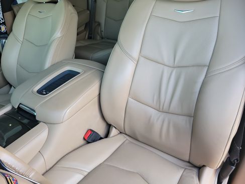 Used 2019 Cadillac Escalade Platinum AWD/4WD image 11