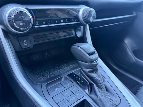 Used 2021 Toyota RAV4 XLE AWD/4WD image 19