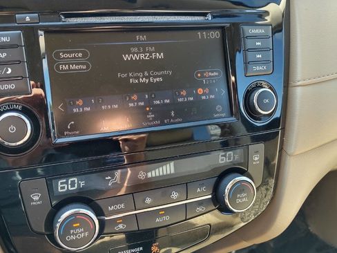 Used 2019 Nissan Rogue SV w/ Premium Package image 24