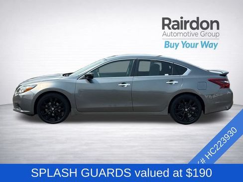 Used 2017 Nissan Altima 2.5 SR w/ Midnight Edition Package FWD image 4