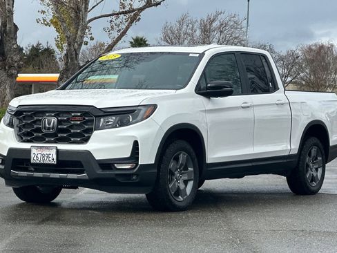 Used 2025 Honda Ridgeline TrailSport image 8