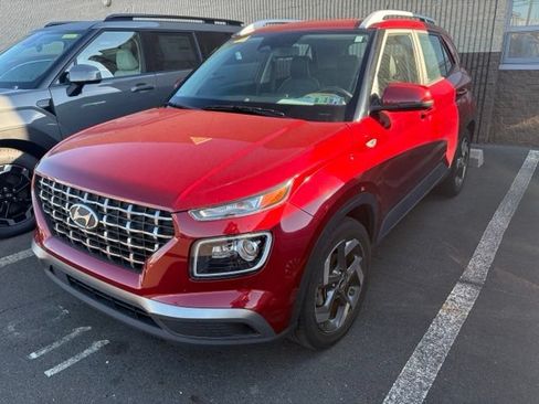 Certified 2024 Hyundai Venue Limited FWD image 4