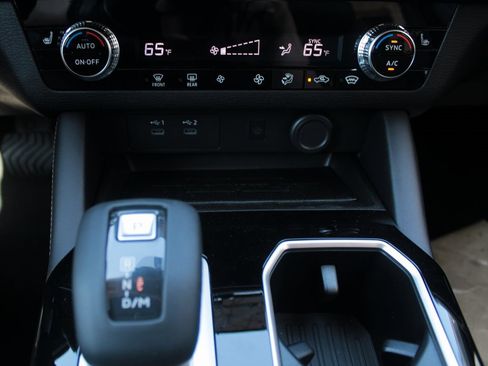 New 2025 Mitsubishi Outlander SE image 21