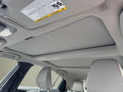 Used 2024 Toyota Prius XLE FWD image 22