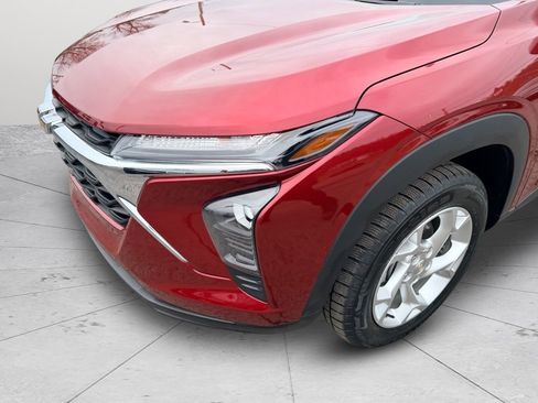 Used 2024 Chevrolet Trax LS w/ LS Convenience Package image 11