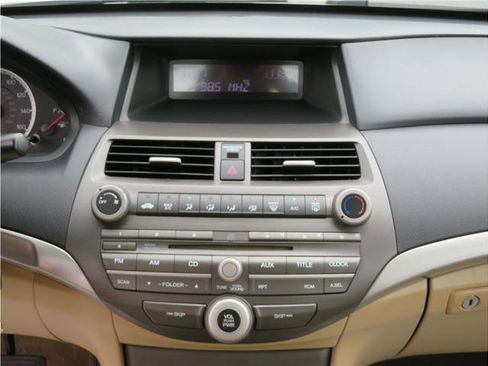 Used 2011 Honda Accord LX image 6